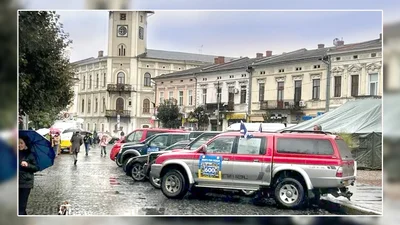 До Коломиї рамках руху "Джипи за мир" прибув 13-й караван техніки з Шотлндії - Auto24