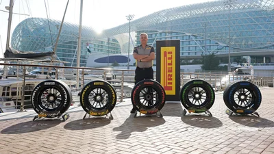 Pirelli представила шини Формули-1 2026 року: свіжа графіка, удосконалені склади та компактніші розміри - Auto24