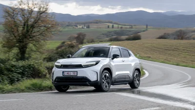 Toyota показала новую электричку - Auto24