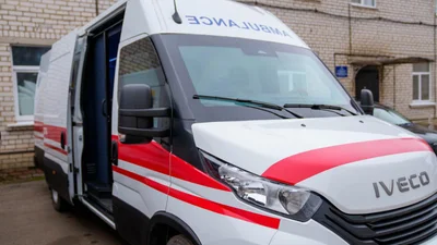 Класичний фургон Iveco Daily зсередини зашили бронелистами - Auto24