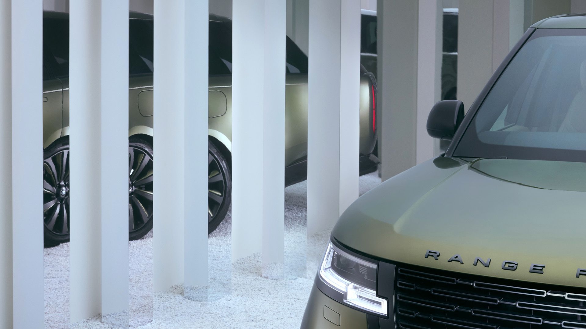 Range Rover представив дзеркальне лакофарбове покриття для моделей - Auto24