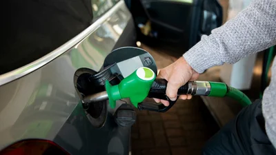 Мережі АЗС поки мають можливість продавати чистий бензин - Auto24