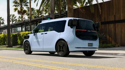 Роботаксі Waymo Ojai потрапило в аварію в Лос-Анджелесі — за кермом була людина - Auto24