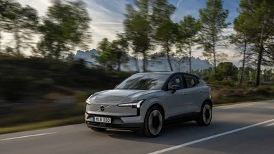 Volvo відкликає понад 40 тисяч електрокросоверів EX30 через ризик пожежі