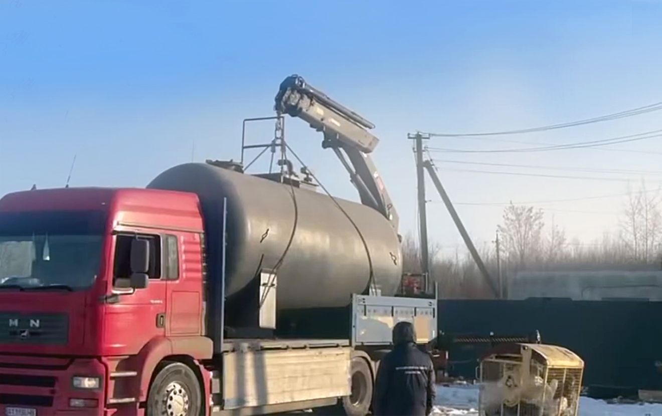 На Прикарпатті машини заправляли "бодягою" за цінами брендового пального