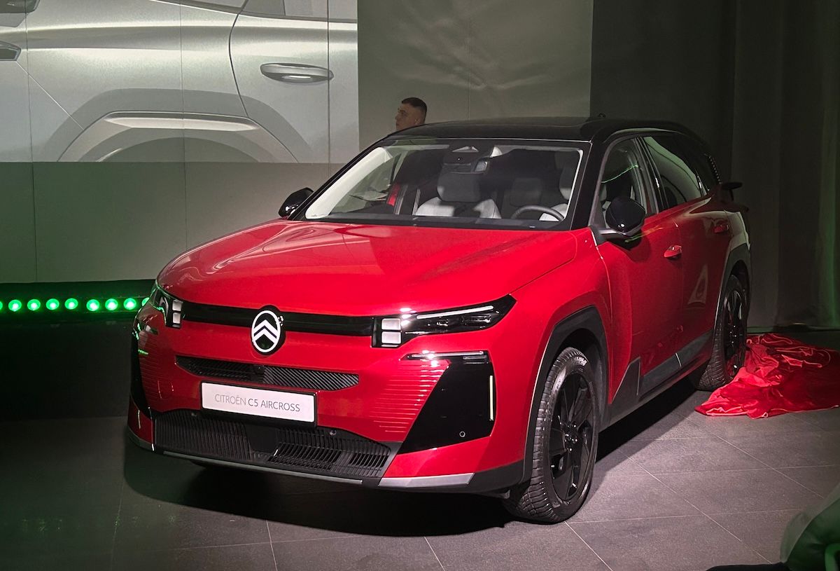 гібрид, матричні фари і більше простору