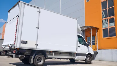 Ринок вантажівок в Україні у лютому 2026: продажі нових авто впали на 60%