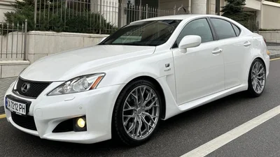 Старий Lexus IS продають в Києві за ціною нового авто