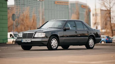Ідеальний Mercedes-Benz W124 продають за шалені гроші