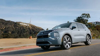 Новий Mitsubishi Outlander 2026 тепер доступний з двигуном 1.5 Турбо з "м'яким гібридом"