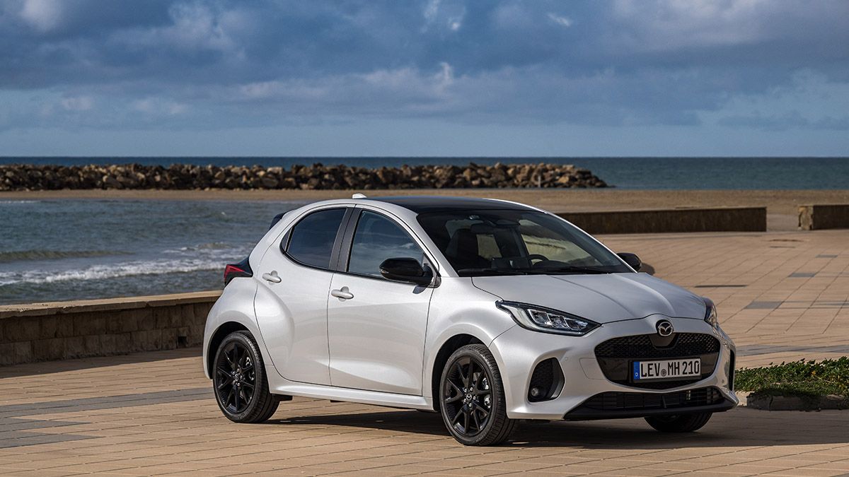 Оновлена Mazda2 Hybrid 2026: тепер із підігрівом та Driver Monitoring у базі