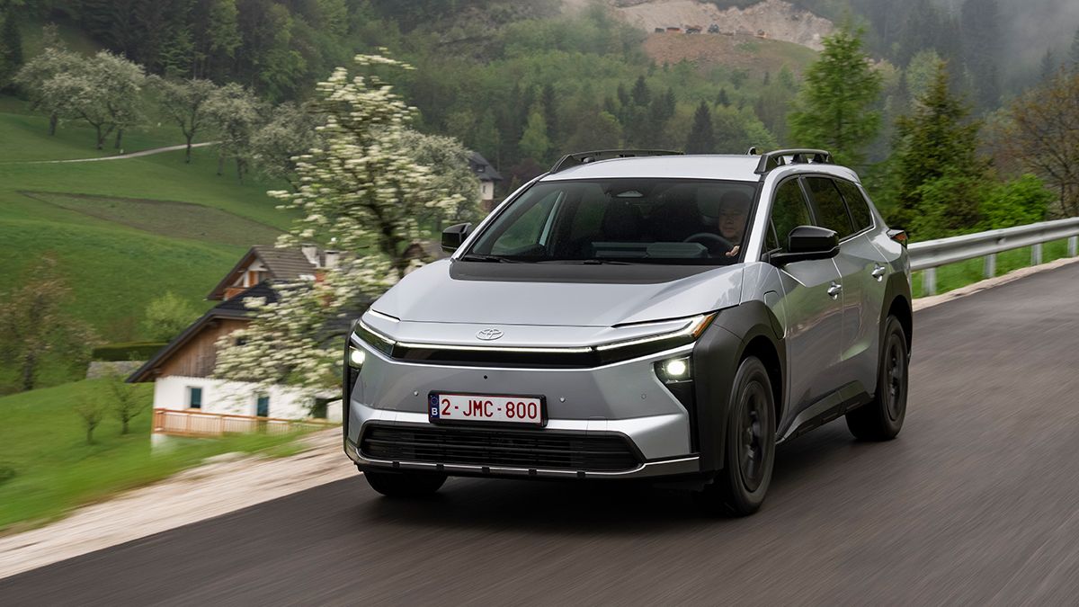 Нова Toyota bZ4X Touring: збільшений багажник та 380 к.с.
