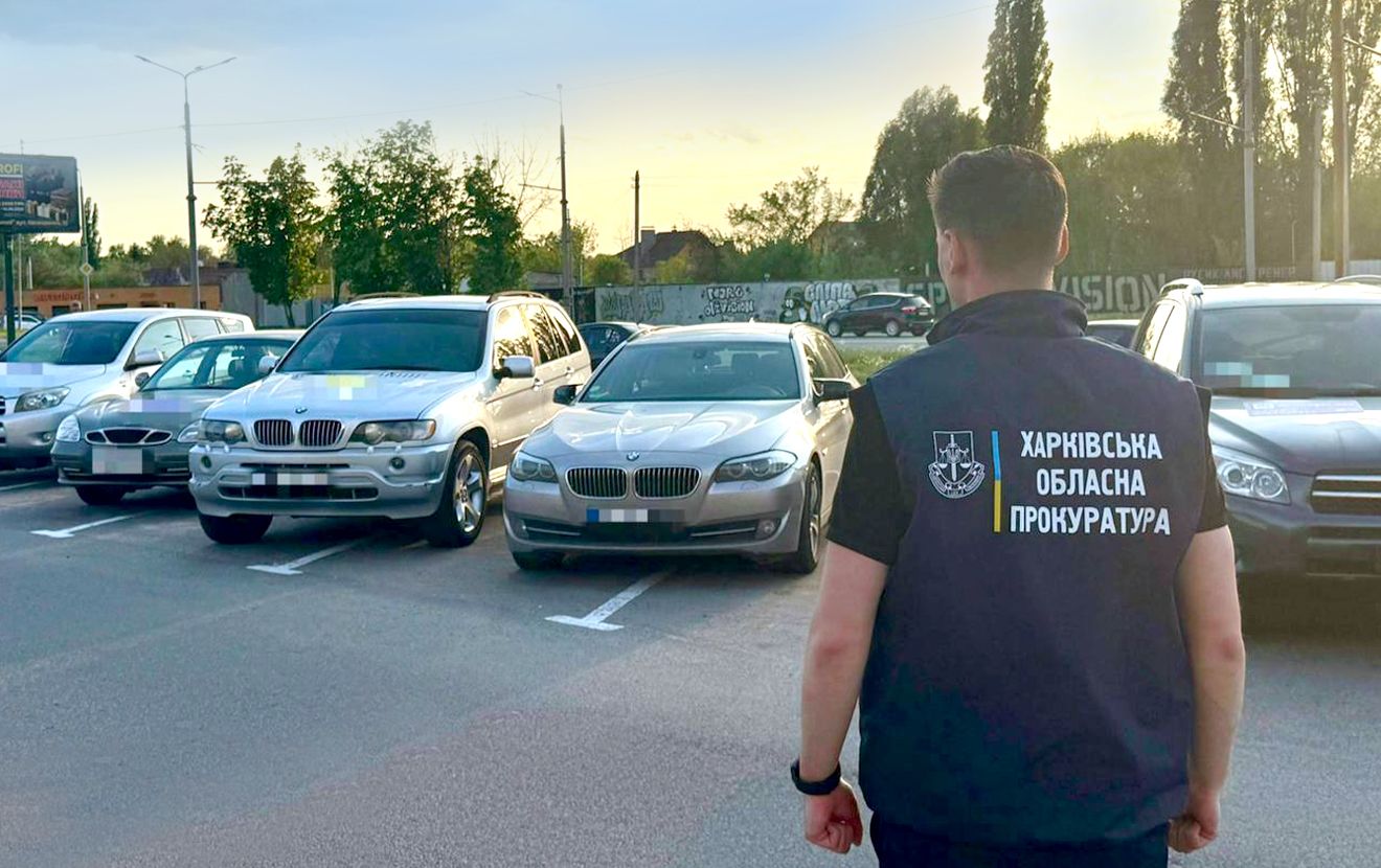 Автоблогерка з Харківщини відкрила салон продажу  "гуманітарних" машин