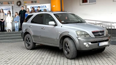 Вінницькі гімназисти купила армійцям рідкісний в донатах позашляховик Sorent