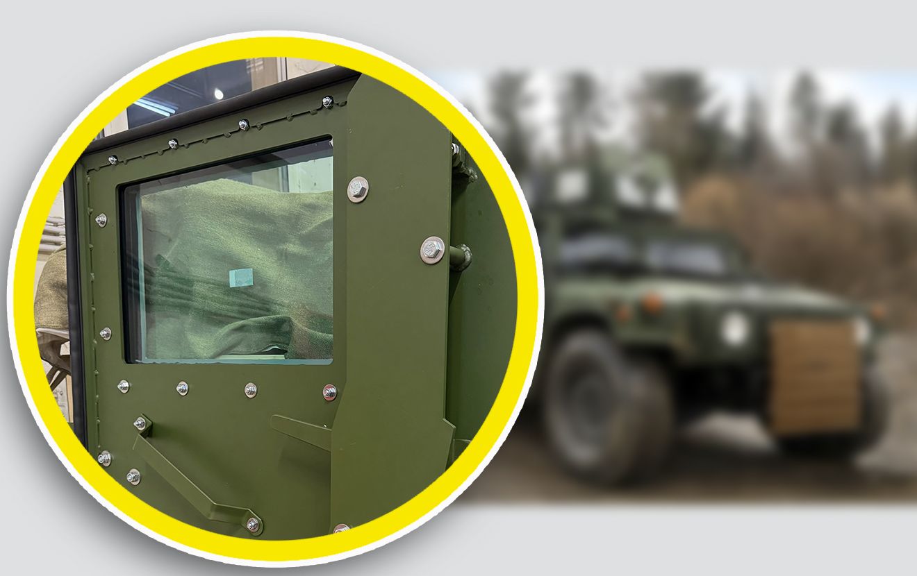 Звичайні  армійські машини Humvee українські фахівці "одягають" у броньовану ліврею 