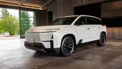 Компания Toyota запатентовала более удобные потайные дверные ручки
