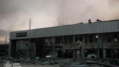Ночная атака в Киеве: Автосалон Zeekr и АЗС WOG пострадали