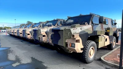 Через серйозні воєнні загрози австралійський виробник пришвидшує відвантаження бронемашин Bushmaster в Європу