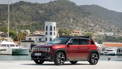 Renault представила електромобіль з м'яким складним дахом