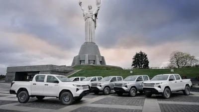 "Альфа" нарощує сили та автопарк: хто передав велику партію пікапів Toyota