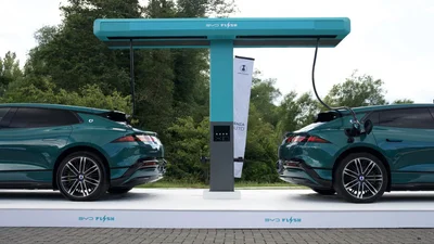 BYD побудує мережу 5-хвилинних зарядних станцій в Канаді