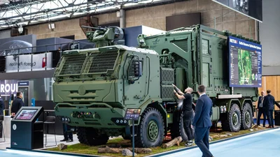 Чешская компания Tatra дебютирует в Париже с новыми моделями тяжёлой военной техники