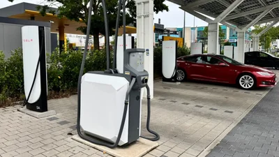 Tesla добавляет новые услуги на зарядных станциях Supercharger