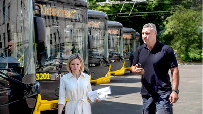 На маршрути столиці "Київпастранс" вивів нові тролейбуси та автобуси