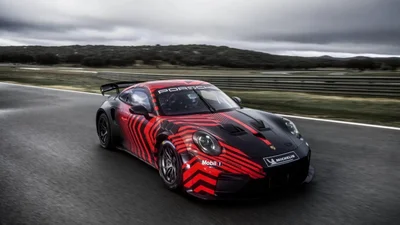 Porsche показала "бойовий" 911 GT4 R