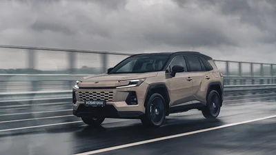 Нова Toyota RAV4 шостого покоління вже в Україні: ціни та характеристики