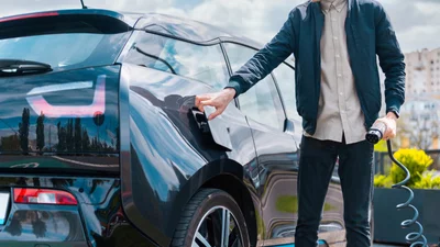 Від Nissan Leaf до BYD: як за 10 років змінився ринок електромобілів в Україні