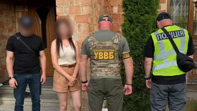 У схемі "три на три" була одна жінка і троє військових: за негідні вчинки усі шестеро вже отримали підозри