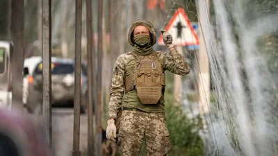 Дороги прифронтової Харківщини закутані у кокон із антидронових сіток