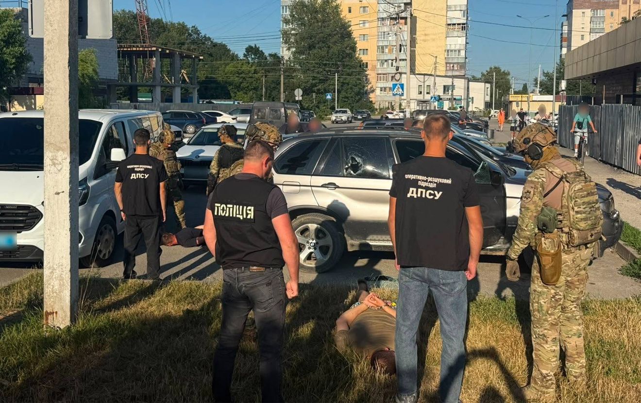 На «Че…» починається, але в «тарифах» не збігається: схеми вивезення військових і призовників викрили на Чернігівщині та Буковині