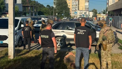На «Че…» починається, але в «тарифах» не збігається: схеми вивезення військових і призовників викрили на Чернігівщині та Буковині