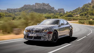 BMW показала новую 3 Series с бензиновой "шестеркой": 443 л.с. и Drift Moment