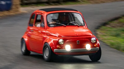Fiat 500 перетворили на рестомод з двоциліндровим двигуном: фото
