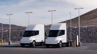 Tesla розгортає мережу мегазарядок у Європі для вантажівок Semi