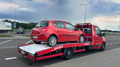 У Варшаві авто тепер не уганяють авто, його "евакуюють"