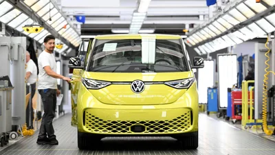 Чому зупинився конвеєр Volkswagen у Німеччині: деталі інциденту