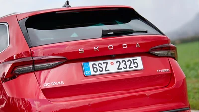 Škoda Octavia отримала повний гібрид: характеристики та витрата 4,3 л/100 км