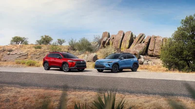 Toyota прибрала найдешевший гібрид Corolla Cross: тепер електрифікація стартує одразу з $31 415