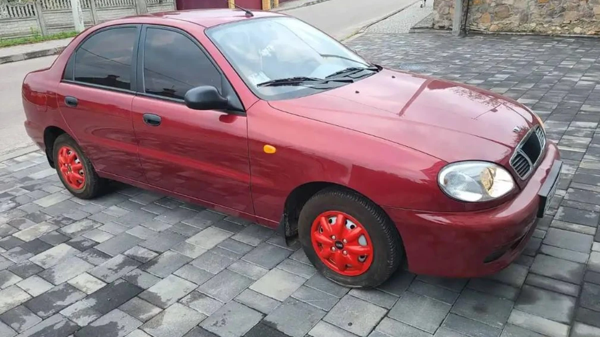 Daewoo Sens із пробігом 14 тисяч км: на Рівненщині продають майже новий седан за $2800