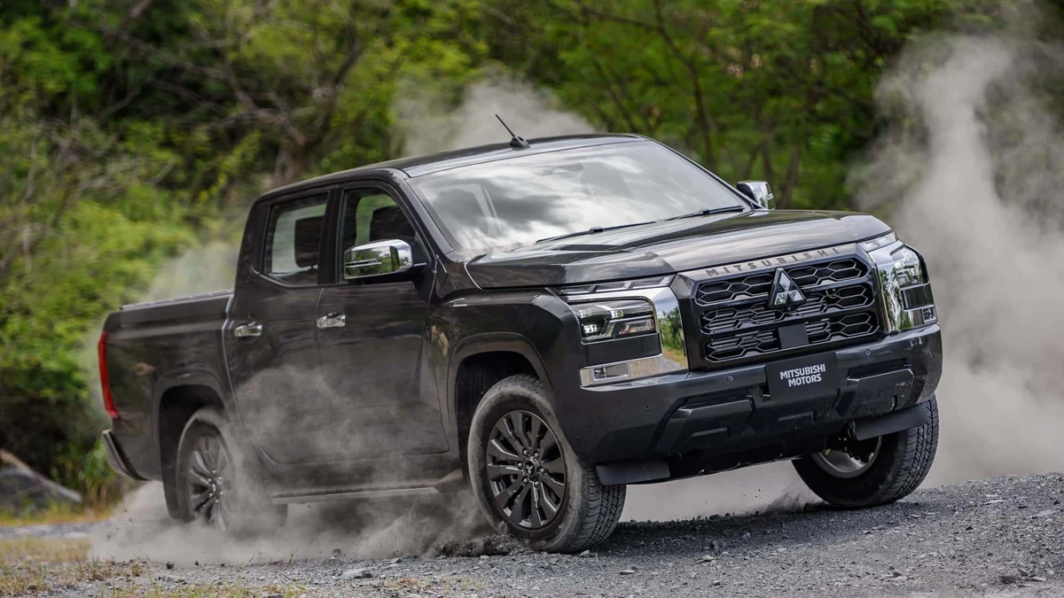 Honda готує справжній рамний пікап, але розробляти його буде Mitsubishi