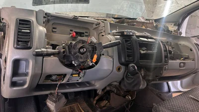 На кордоні конфіскували Opel Vivaro через сигарети