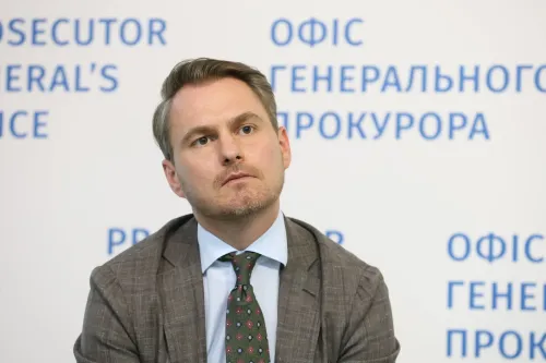 Чи оголосять підозру ексгенпрокурору Руслану Кравченку?
