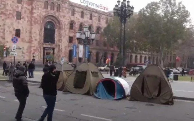 Палатки у центрі Єревана