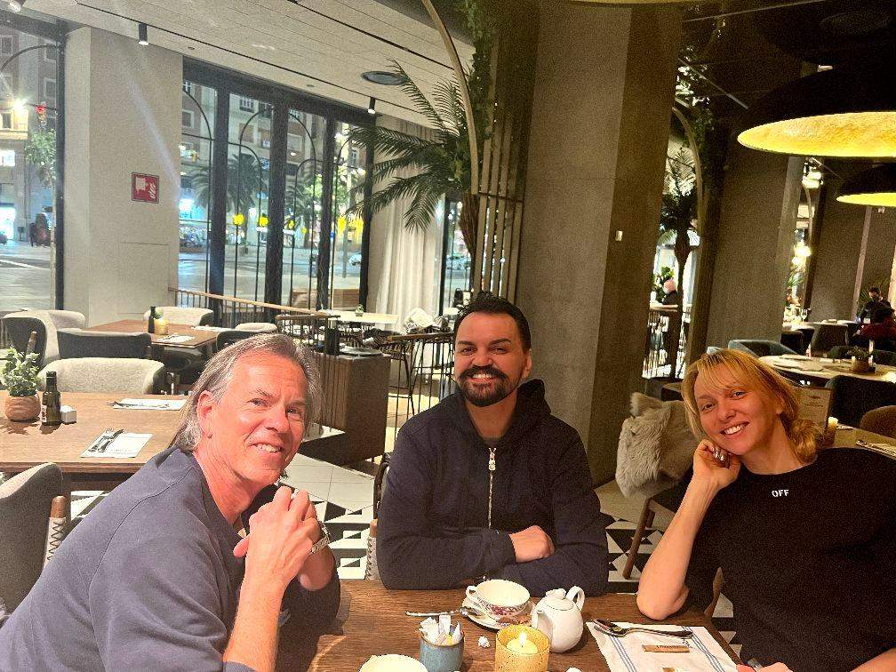 Пока весь шоубиз отдыхает Оля Полякова улетела в Испанию