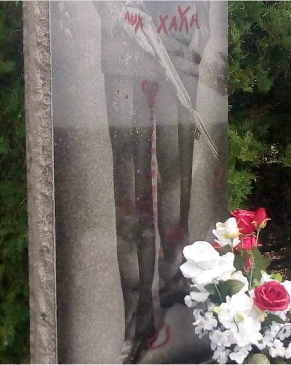 На Харківщині невідомі розмалювали надгробки Новини Харкова