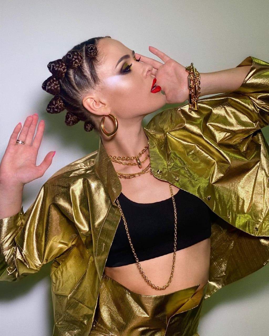 Ориганільний аутфіт Юлії Саніної